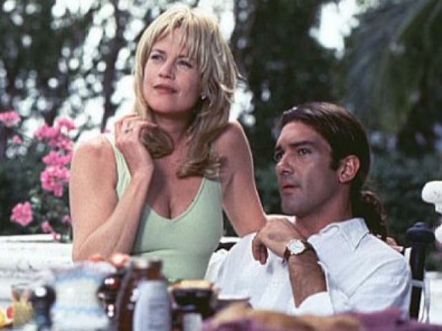 С Антонио Бандерасом Гриффит познакомилась в 1995 году на съемках фильма "Двое - это слишком". На тот момент Антонио Бандерас был счастливо женат, но буквально за месяц влюбился, развелся и вновь женился.