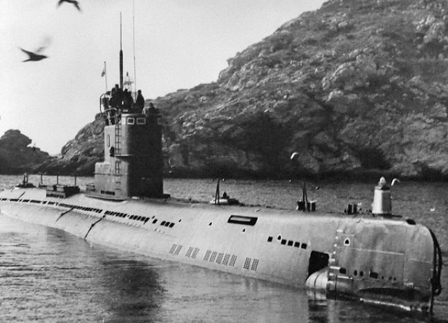 Лодка стала базой для экспериментов в области глубоких погружений, а также для учений флота и несения боевой службы, участвовала в противолодочном охранении от подводных лодок вероятного противника.