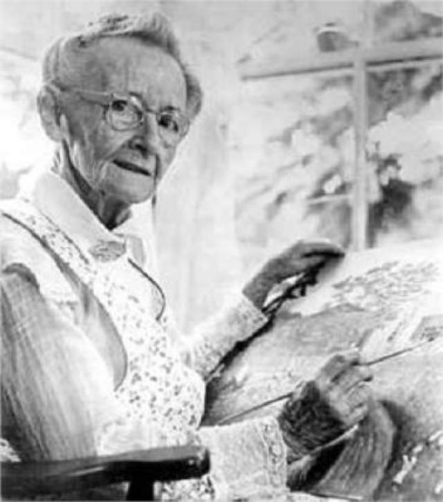 Бабушка Мозес (Анна Мэри Мозес) , одна из главных представительниц в американском художественном направлении примитивизма, которая узнала о своем даре лишь в 78 лет.