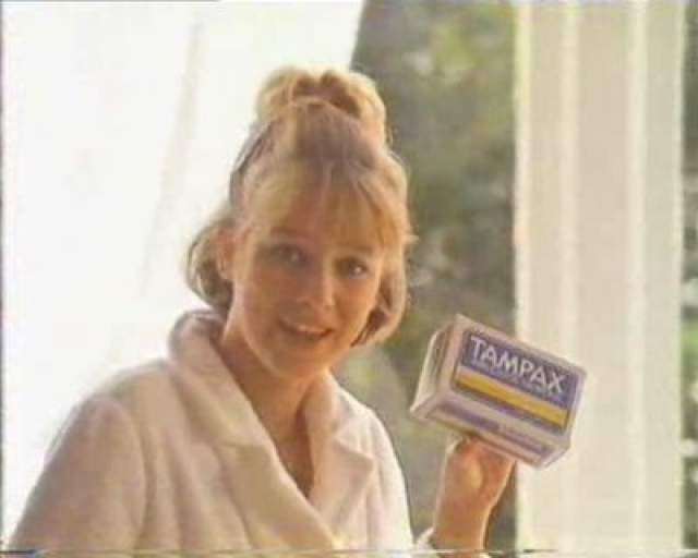 Австралийская актриса Наоми Уоттс снималась в рекламе Tampax.