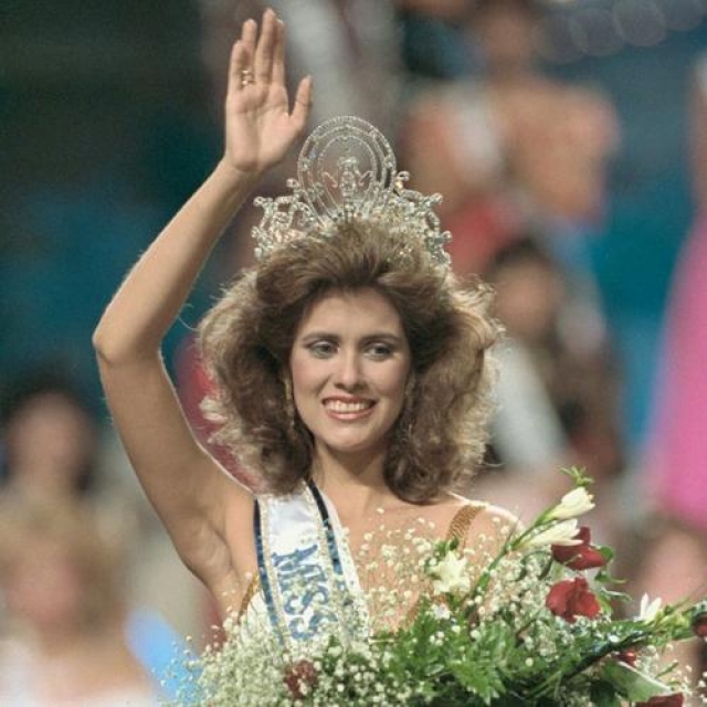 Дебора Карти Деу, Пуэрто-Рико. «Мисс Вселенная — 1985». 19 лет, рост 173 см.