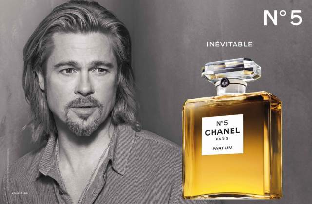 Не так давно Брэд стал лицом аромата Chanel No. 5. Единственная мелочь - аромат-то женский...