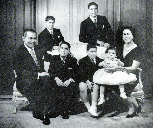 Ещё до развода с Элизой Фульхенсио Батиста вступил в отношения с Мартой Фернандес. В 1946 году он официально расторг брак с первой женой. В браке с Мартой у Батисты появилось ещё пятеро детей.