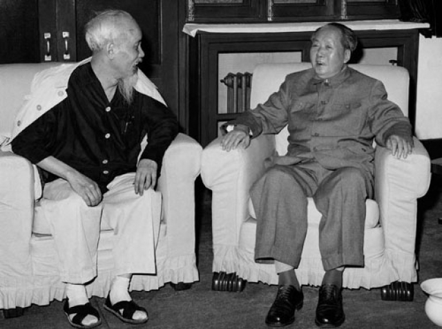 2 сентября 1976-го года у Мао случился сердечный приступ. Затем развилась легочная инфекция. 7 сентября Мао впал в кому, из которой так и не вышел, и врачи отключили его от аппарата искусственного жизнеобеспечения. Умер Мао через несколько минут после полуночи 9 сентября.
