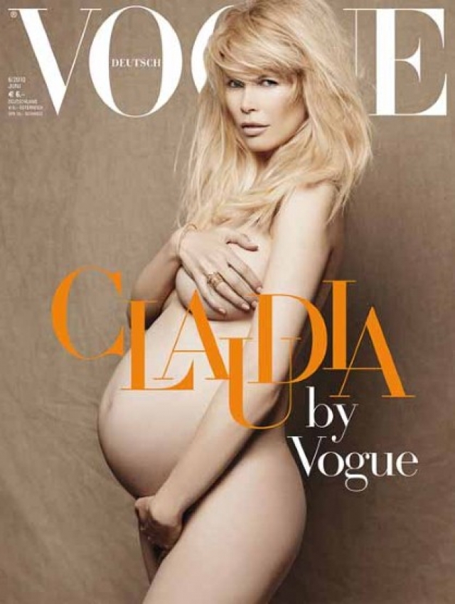 Клаудиа Шиффер , будучи в интересном положении, снялась для обложки немецкого Vogue.