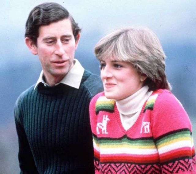Роман между Чарльзом и Дианой завязался в 1980 году. Пара провела выходные на борту яхты "Британия", а затем Чарльз пригласил Диану в резиденцию Балморал, где представил семье.