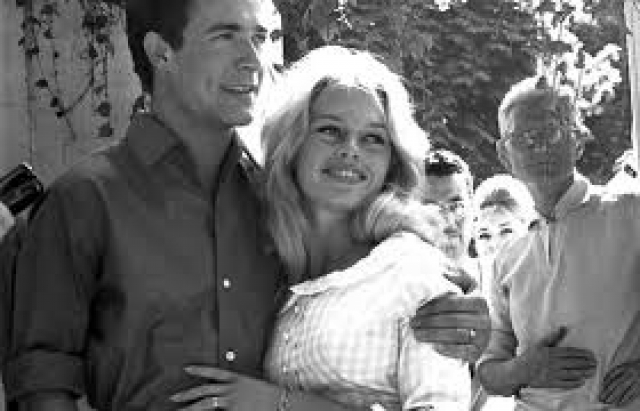 В 1959 году вышла замуж за актера Жака Шарье , от которого в 1960 году родила сына Николя. После их развода ребенок был отдан на воспитание в семью Шарье.
