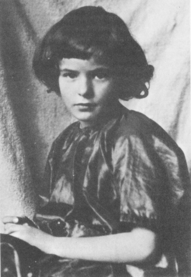 Ингрид Бергман. Мать будущей актрисы умерла, когда девочке было всего три года, а отец ушел из жизни спустя десять лет.