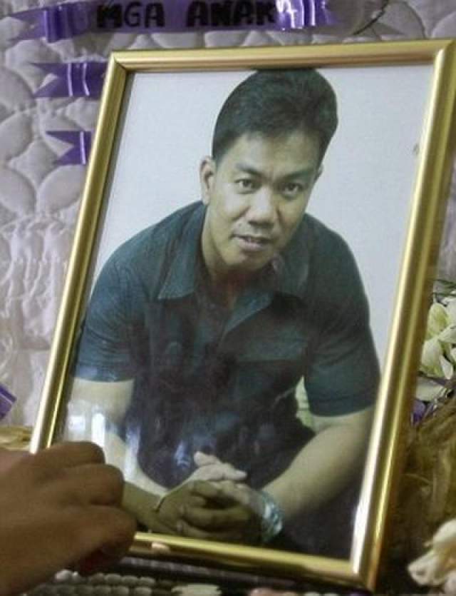 Снимок делал филиппинский советник Рейнальдо Дагса, которому убийца решил отомстить за то, что тот посодействовал его аресту за кражу автомобиля.