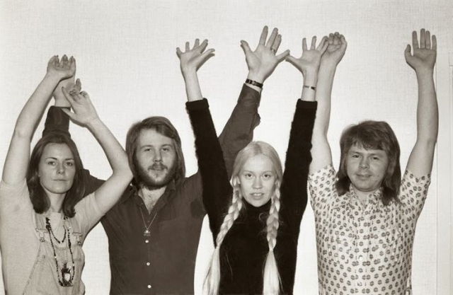Весной 1973 менеджер группы устал от длинного неудобного названия и начал представлять ее как АББА.