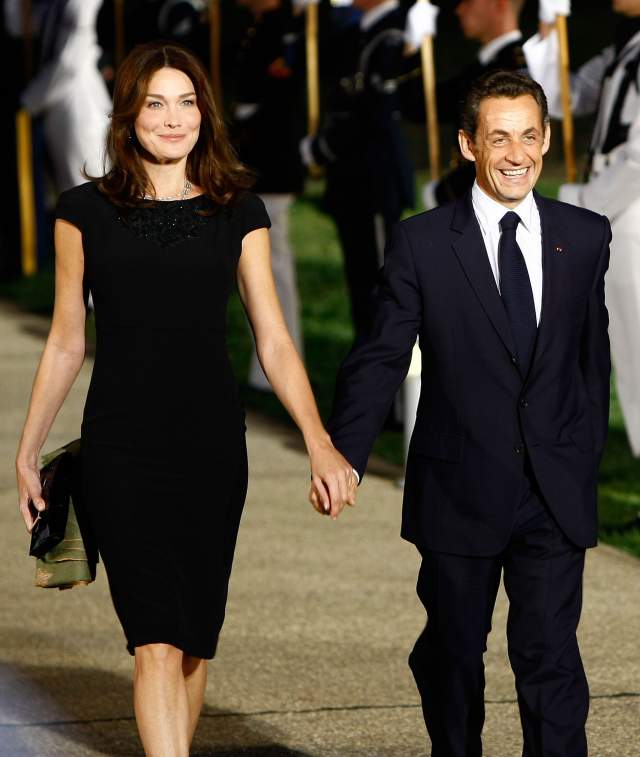 Их роман с президентом Николая Саркози был стремителен и смел, но привел к резкому падению рейтинга президента. До связи с Карлой Бруни Саркози дважды был женат.