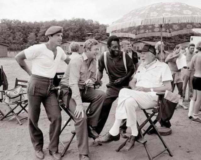 Сильвестр Сталлоне, Майкл Кейн, Пеле и Джон Хьюстон на сьемках фильма "Победа", 1980 год 