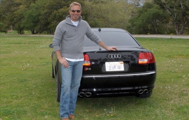 Кевин Костнер водит скромную Audi A8.