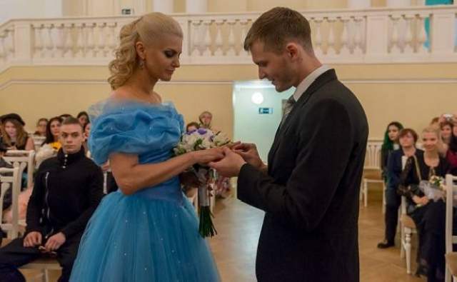 Юлий Миткевич-Далецкий, 15 сезон, 28 лет. В известном мистическом шоу молодой человек нашел свою любовь - будущую супругу Татьяну Ларину, с которой они поженились в 2015 году. Но любовь экстрасенсов продлилась недолго.