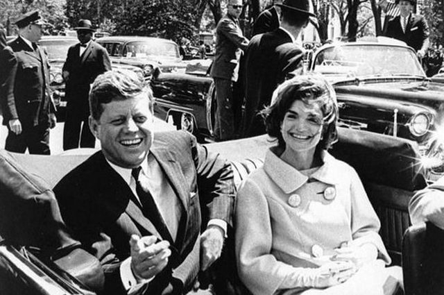 22 ноября 1963 года в Далласе выстрел убил Кеннеди, оборвав только-только нормализовавшиеся отношения.