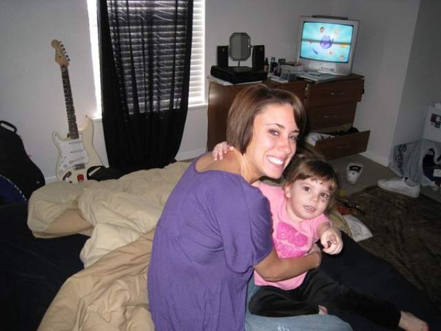 Отметим, что Кейси Энтони в 2011 году была признана виновной в лжесвидетельствовании по делу об убийстве ее двухлетней дочери.