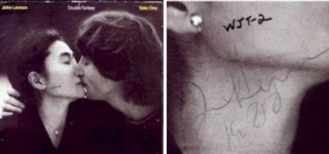 Автограф для убийцы Леннон оставил на обложке альбома "Double Fantasy".