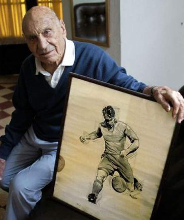 Франсиско Варальо умер самым последним из всех участников первого чемпионата мира по футболу: на момент смерти, 30 августа 2010 года, ему было 100 лет и 6 месяцев.
