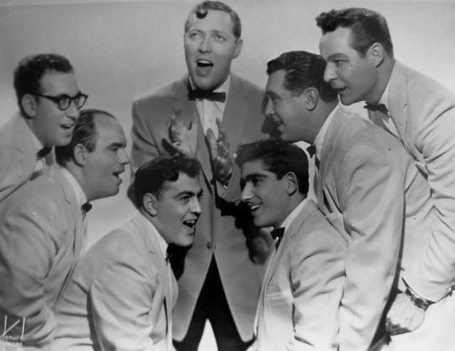 Bill Haley and His Comets "Rock Around the Clock". Символ новой культуры был создан 29-летним Биллом Хейли в 1954-м. 