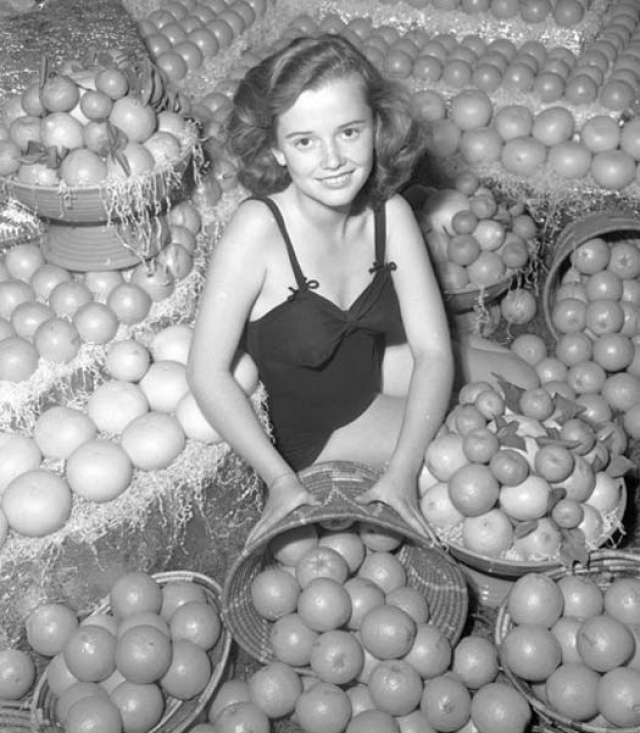 Конкурс “Королева Апельсинов” проводился также в США, в "городе ангелов" на очередной ярмарке продуктов в 1930 году.
