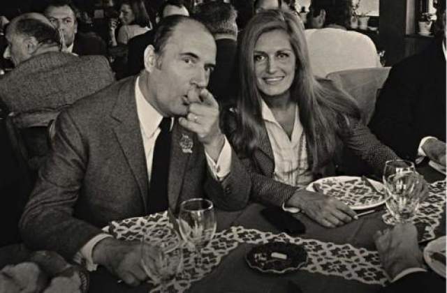 Пока Миттеран был жив, обычно его вечер развивался по одному и тому же сценарию: он приезжал к трем женщинам — как правило, каждый раз новым. Сам президент называл это "аперитив, основное блюдо и десерт". 