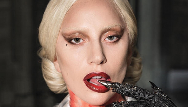 Леди Гага. Грим у исполнительницы всегда разный, но за каждым из них сложно представить себе ее истинное лицо.