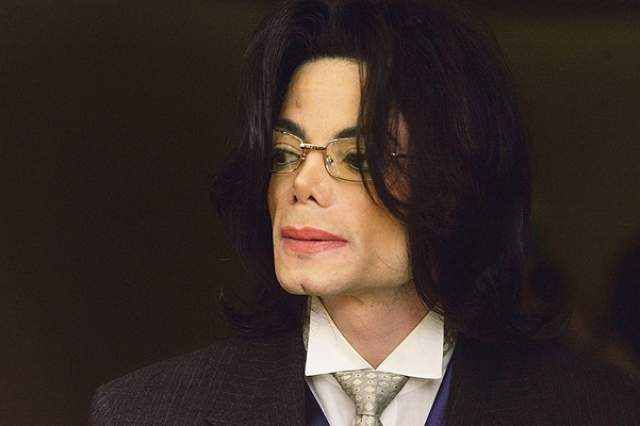 "Молоко" - Майкл Джексон, 1958-2009. Король поп-музыки пристрастился к "Пропофолу", и его врач продолжал давать вещество знаменитости, даже когда этого уже нельзя было делать. Препарат, вероятно, и привел к гибели певца. А "молоком" Джексон называл "Пропофол".