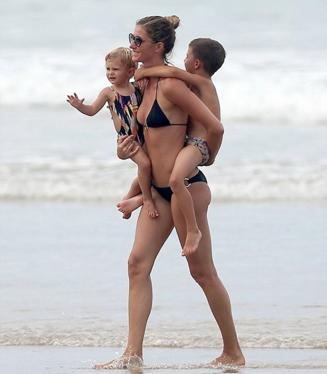Жизель Бюндхен. Одна из самых высокооплачиваемых моделей в мире - мама двоих детей.