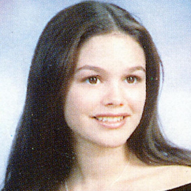 Рэйчел Билсон. 16-летняя телезвезда сериала "Одинокие сердца" со своими друзьями на машине врезалась в грузовик, после чего СМИ даже говорили о ее гибели.