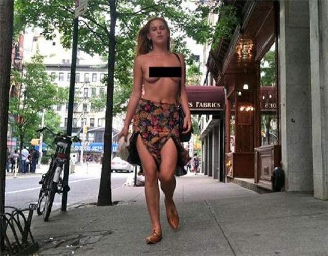 В 2017 году другая дочь звезд, Скаут, прогулялась по Нью-Йорку с обнаженной грудью: прошлась по нескольким улицам и даже заглянула в пару магазинчиков.