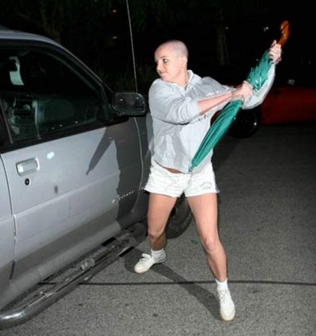 Бритни Спирс. 2007 год стал тяжелым и для Бритни: в феврале она попала в клинику Малибу.