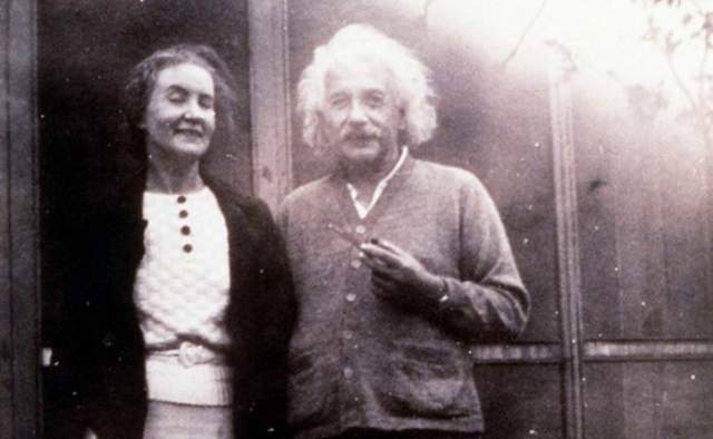 Какого рода связь была у Коненковой и Эйнштейна - доподлинно неизвестно. Но в их личных вещах находили послания из личной переписки, наполненные нежными словами. 