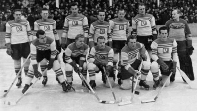 Чемпионы Праги и Стокгольма 18 ноября 1948 года Место катастрофы: над Ла-Маншем Команда: сборная Чехословакии по хоккею В первые послевоенные годы сборная Чехословакии была сильнейшей командой Европы. С 1947 по 1949 год славяне выиграли две золотых медали чемпионата мира и один раз остались на второй строчке, уступив канадцам лишь по разнице шайб. 