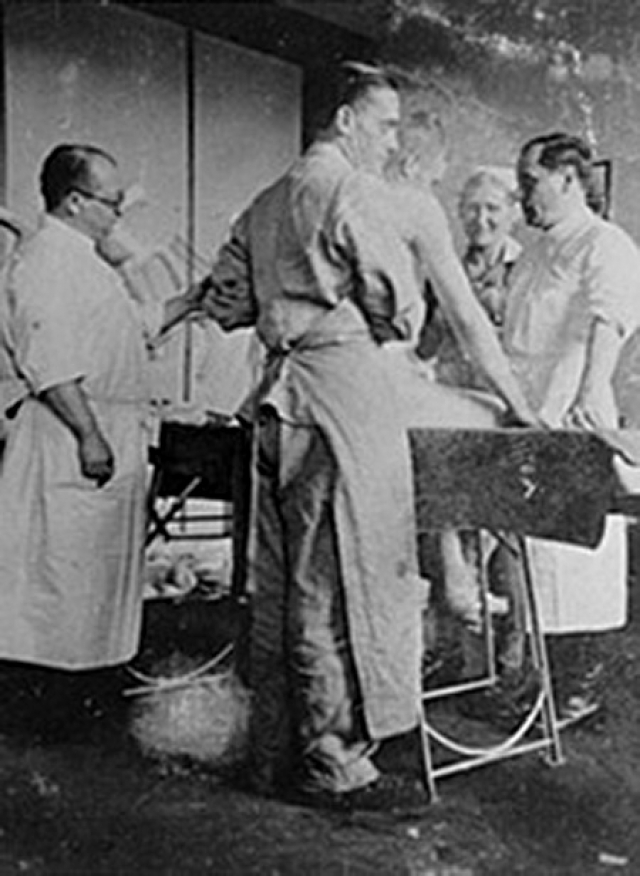 Там основную часть работы доктора составляли опыты над заключенными, включая анатомирование живых младенцев.