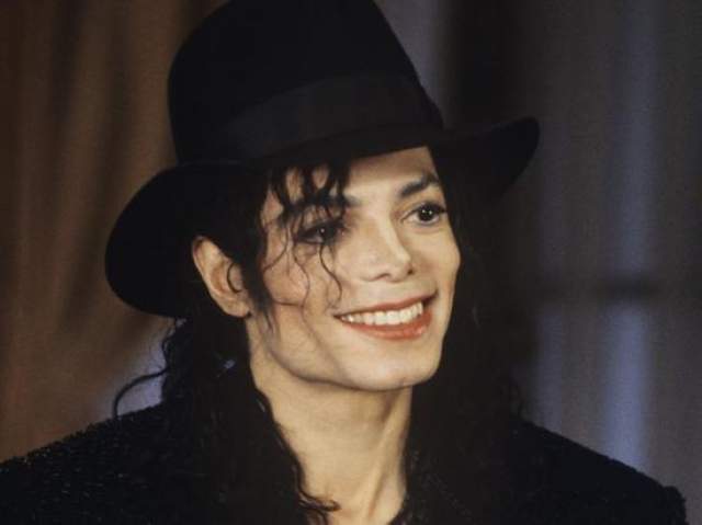 Майкл Джексон, $1 млрд, трое детей. Свои деньги король поп-музыки завещал передать в трастовый фонд семьи Джексонов Michael Jackson Family Trust, главным распорядителем которого стала Кэтрин Джексон, мама Майкла.