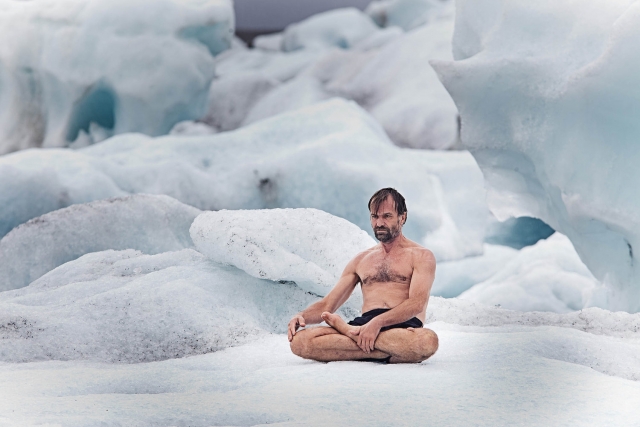 Ледяной человек Вим Хоф. Голландец обладает удивительной способностью выдерживать экстремально низкие температуры.
