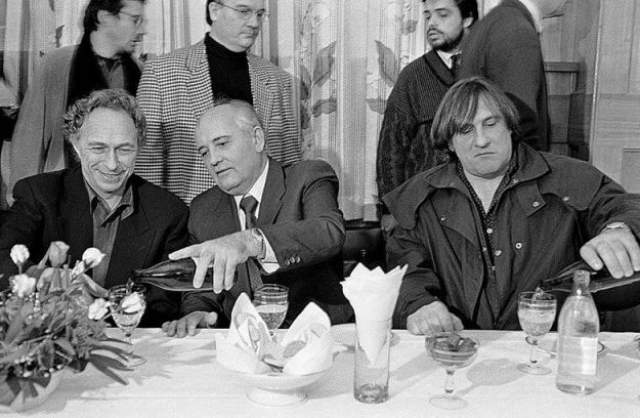 Михаил Горбачев с иностранными гостями.