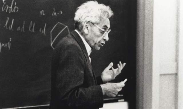 К концу жизни Эрдеш стал одним из самых влиятельных и интеллектуальных математиков всех времен, опубликовал более тысячи статей, не растратив талант и в почтенном возрасте за 70.
