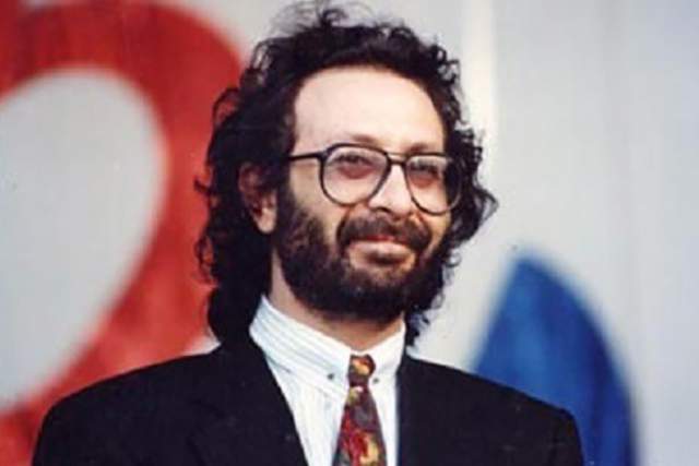 С 1980 по 1983 год выступал с группой "Аракс" как гитарист, после был в аккомпанирующем составе Юрия Антонова "Аэробус", группы "Наутилус-Шанхай" из Москвы, а созданной им группой "Шанхай" в 1988-1989 году выпустил два сольных альбома.