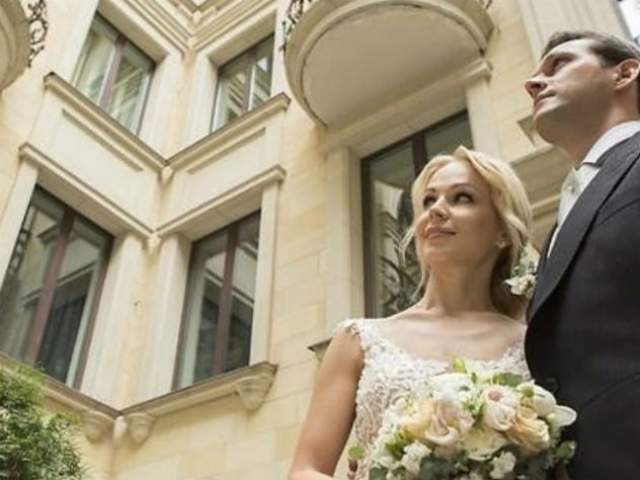 Ирина Медведева и Гийом, Франция. 36-летняя звезда шоу "6 кадров" на телеканале СТС 5 июля 2018 года второй раз вышла замуж.