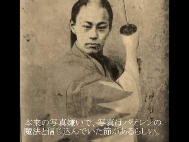 Окита Содзи. В возрасте девяти лет японец в совершенстве овладел боевыми саблями и мечами (бокеной, катаной, синаем), а в 12 лет легко мог победить знаменитого мастера фехтования.