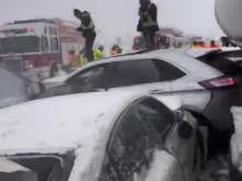 Жуткая авария с участием 70 машин в Канаде попала на видео: 10 пострадавших