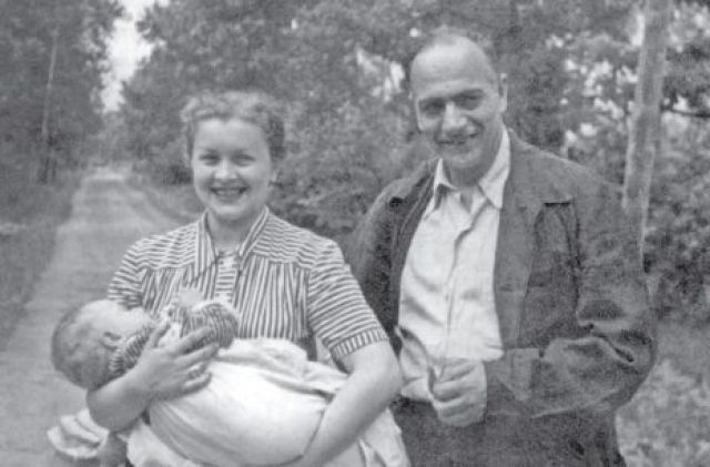 Избранником Целиковской стал знаменитый архитектор Каро Алабян. В 1949 году Людмила Васильевна родила сына Сашу. По воспоминаниям знакомых, она была фанатичной, сумасшедшей матерью, посвящавшей всю себя ребенку.