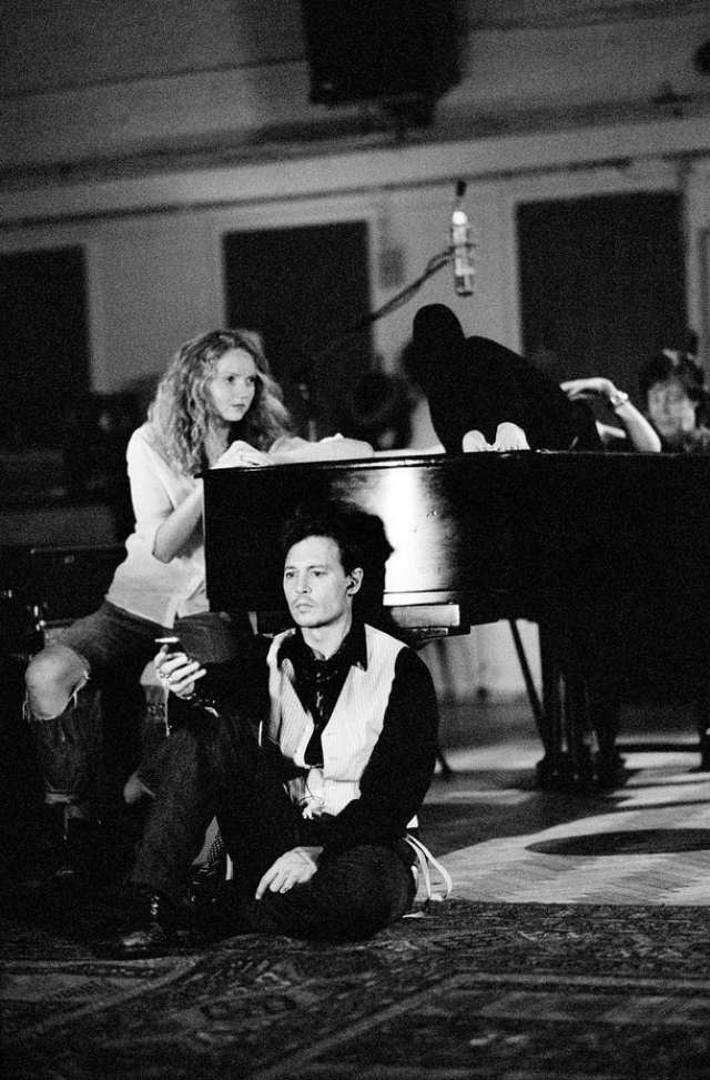 16 лет спустя Джонни и Кейт встретились снова, в клипе Пола Маккартни на песню Queenie Eye. Это был красивый и трогательный жест.