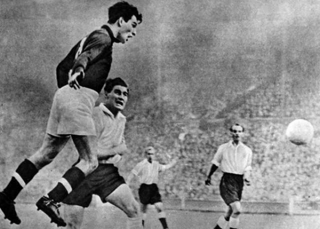 На ЧМ-1954 в Швейцарии спортсмен по прозвищу "Золотая головка" забил 11 мячей - второй результат в истории ЧМ. Три - корейцам, четыре - немцам (в матче в группе), по два - бразильцам и уругвайцам.