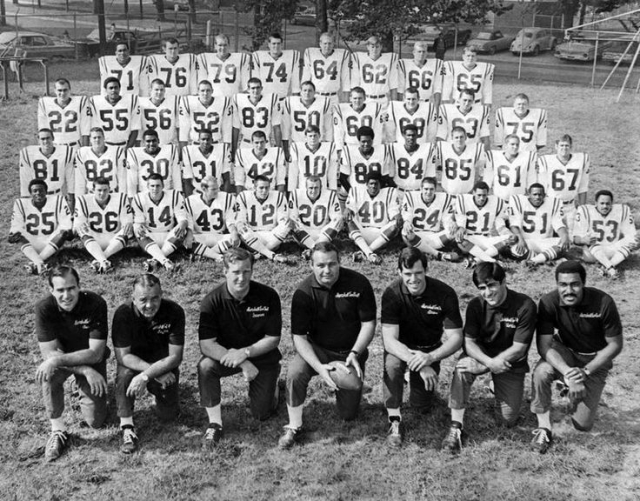14 ноября 1970 года в Вирджинии (США) в авиакатастрофе погибли 37 игроков команды университета Маршалла по американскому футболу.