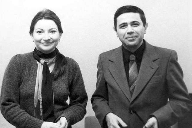 Они познакомились в 1979 году, а поженились спустя восемь лет. Детей со Степаненко у Петросяна нет, а от первого брака есть дочь Викторина. Всего браков у артиста было четыре.