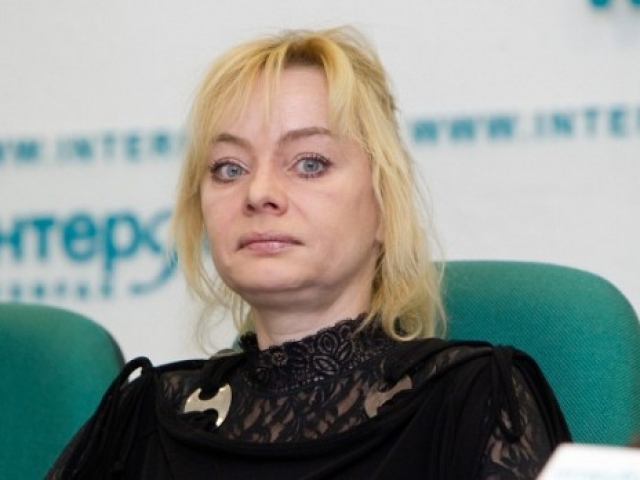 С 1990 года - актриса Московского театра "Современник", сейчас играет мало.