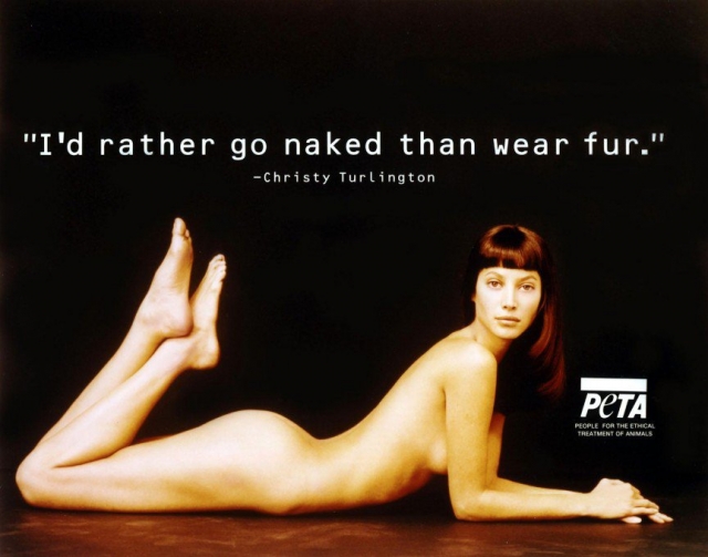 Кристи Тарлингтон. Супермодель стала первой из моделей, протестовавшей против ношения натуральных мехов. Уже в разгаре карьеры она снялась полностью обнаженной в поддержку PETA.