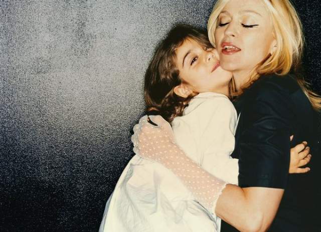 В 1992 году, в фильме "В постели с Мадонной", певица призналась, что Шон - самая большая ее любовь. В 1996 году она пригласила его присутствовать на плановом кесаревом сечении, когда она рожала Лурдес.